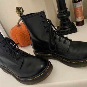 Size 7 Dr. Martens 🍂